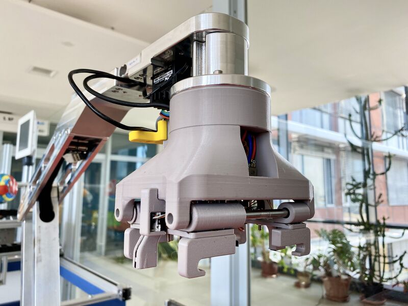File:Droneport gripper.jpg